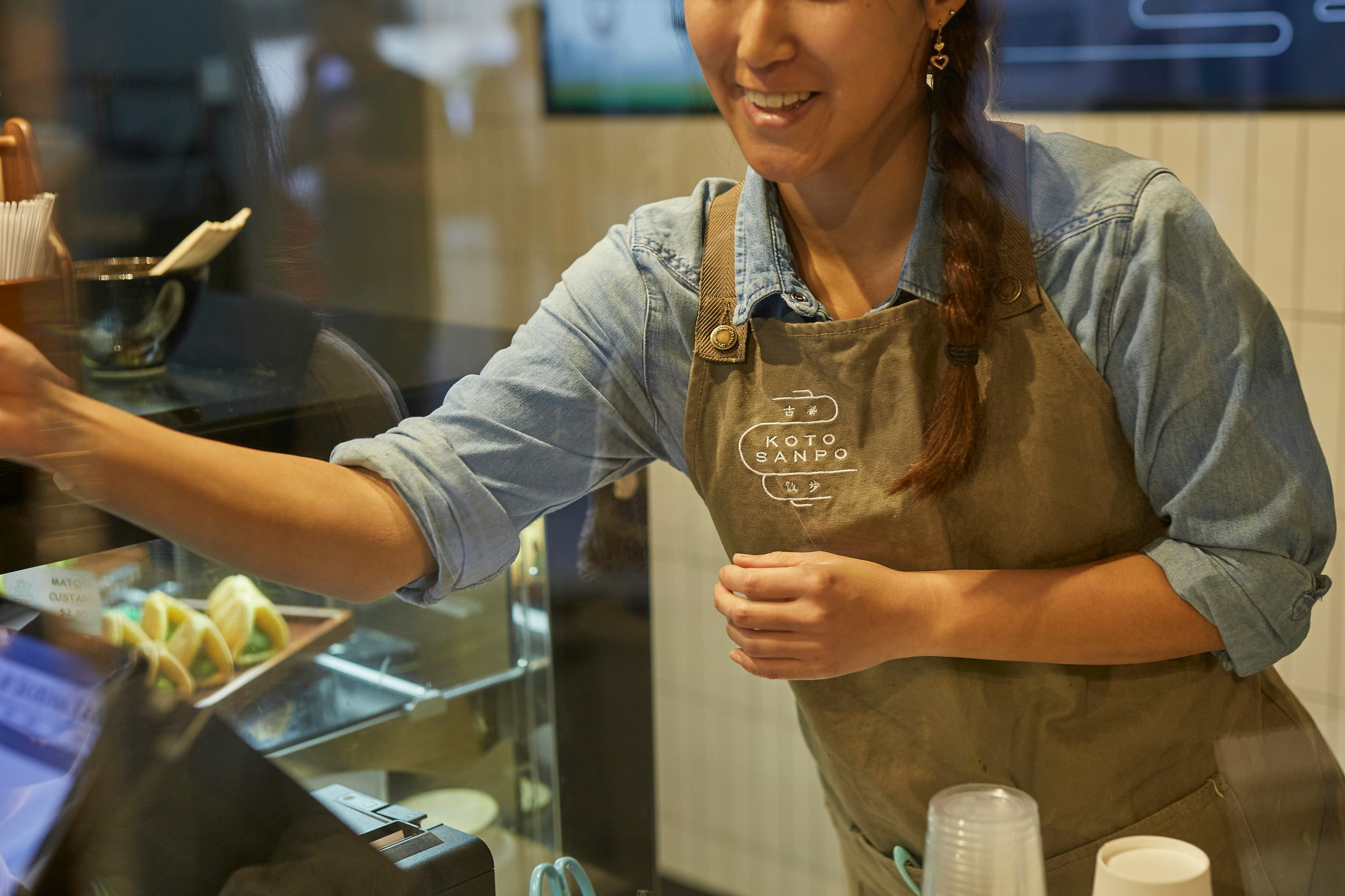 Koto-sanpo-counter-service