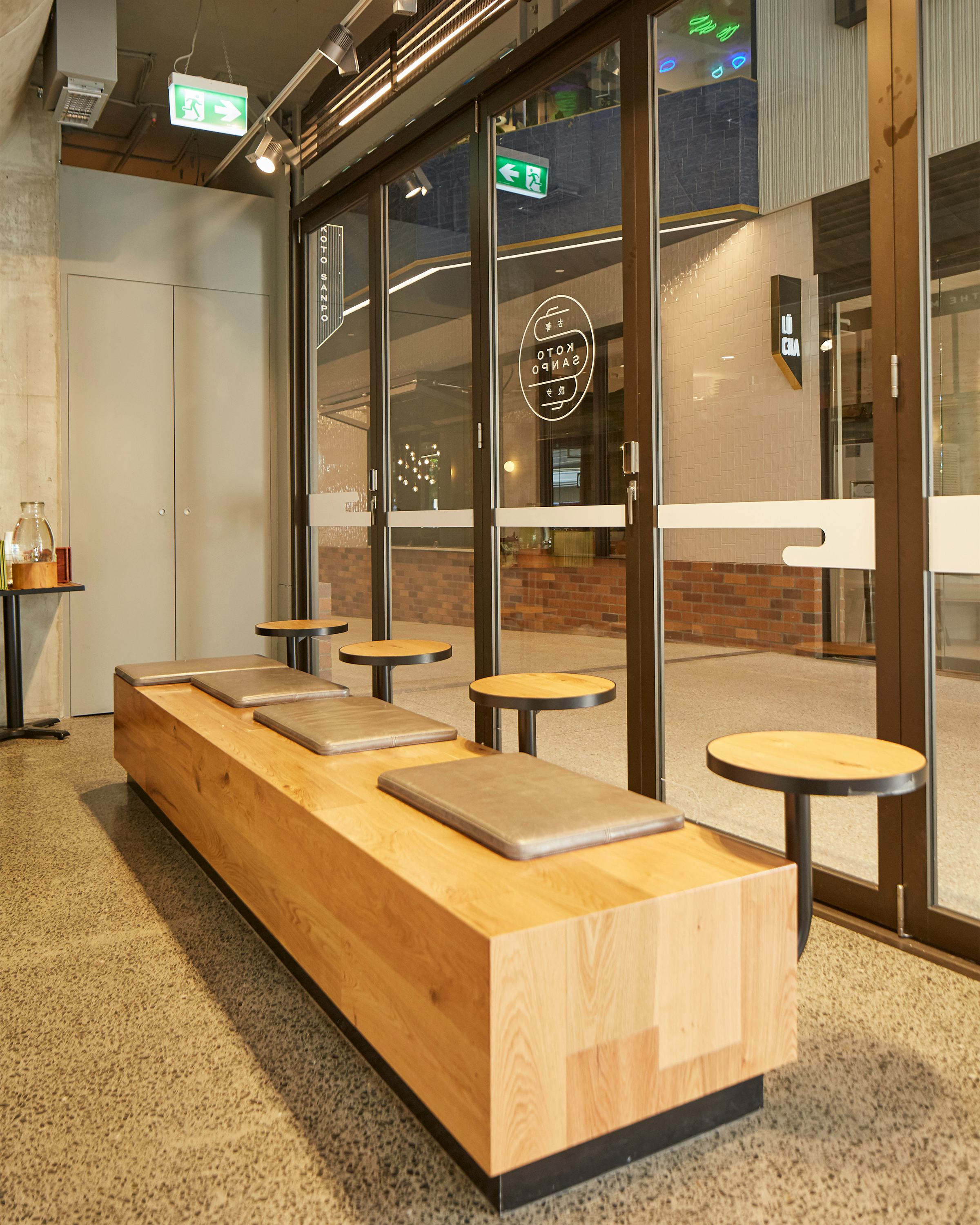Koto-sanpo-seating